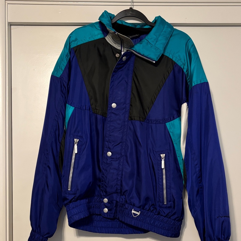 Men’s 90s style windbreaker and/or ski jacket.